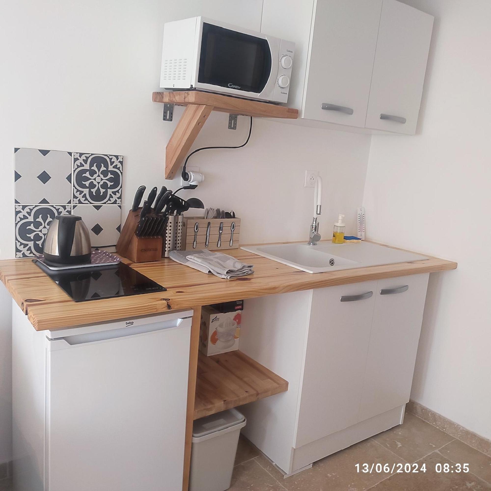 Logement Le Gabian Ampus Extérieur photo