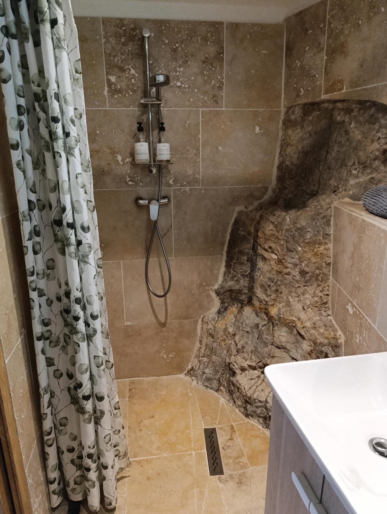 Logement Le Gabian Ampus Extérieur photo